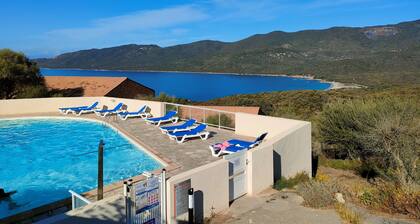 Villa vue jardin dans résidence calme*** wifi, piscine, mer à pied.