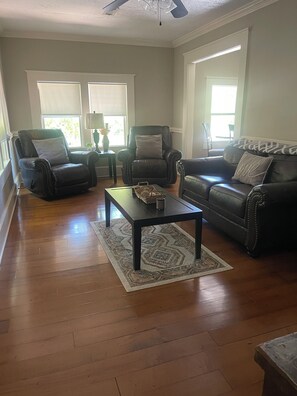 Smart TV - Cozy 1-bedroom apartment in lovely Bonifay with AC 40 miles from beaches (Bonifay)