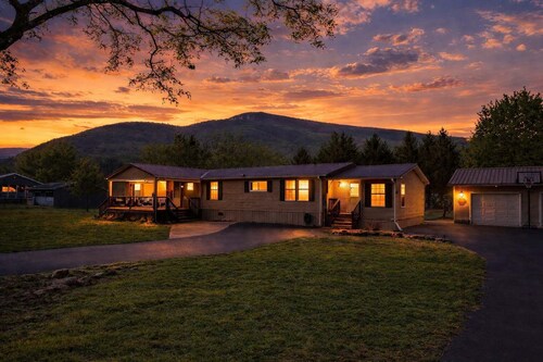 Single-level, River Access, Fire Pit & Game Room