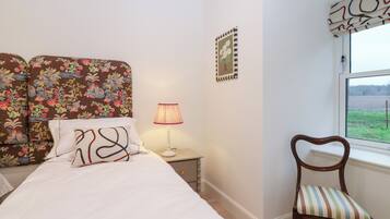 2 bedrooms, individually decorated, individually furnished, free WiFi