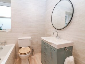 Shower - East Camno Farm Cottage (Blairgowrie)