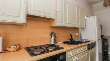 Dishwasher, cookware/dishes/utensils