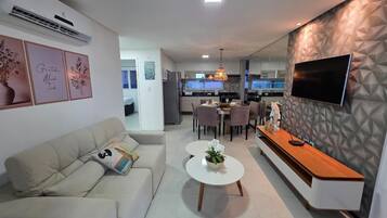 Apartamento básico, varanda coberta | Área de estar