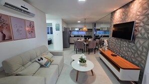 Apartamento básico, varanda coberta | Área de estar