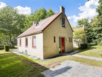Detached Lakeside Bungalow for 6