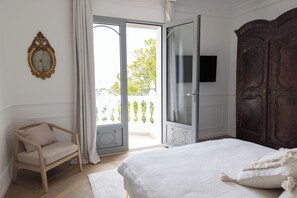 6 bedrooms, in-room safe, iron/ironing board, free WiFi - Beach front Villa Cap D'Antibes (Antibes)