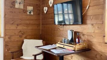 Comfort tweepersoonskamer, balkon, uitzicht op bergen | Interieur