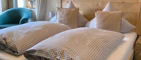 Departamento familiar, vista al jardín | Escritorio, espacio para trabajar con laptop y wifi gratis