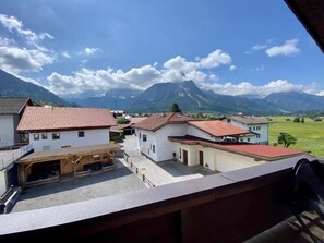 家庭四人房, 陽台, 花園景觀 | 住宿一隅