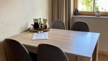 Appartement 2 , Balkon, Bergblick | Speisen