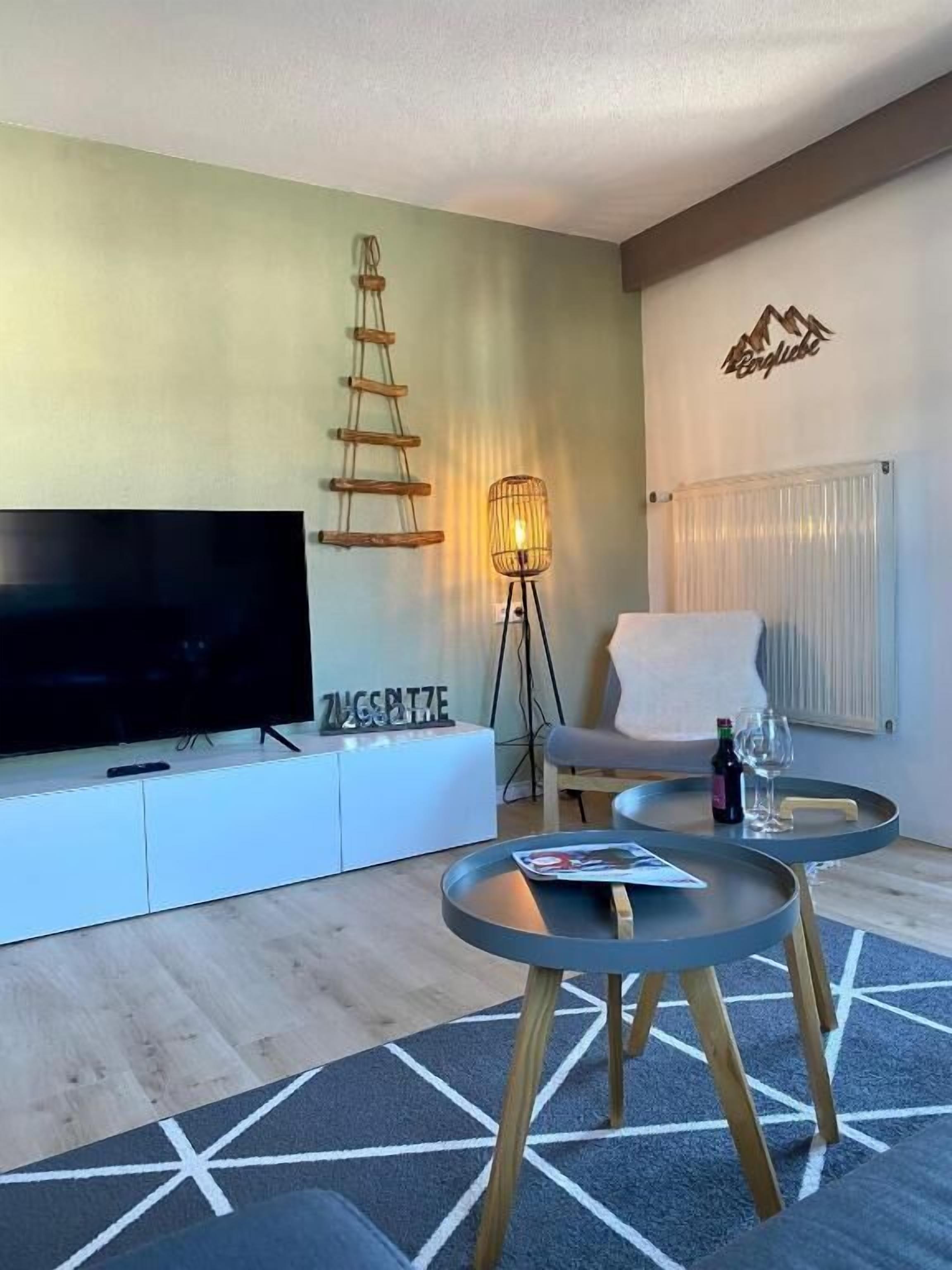 Apartamento luxo, sacada, vista para a montanha | Parte interna