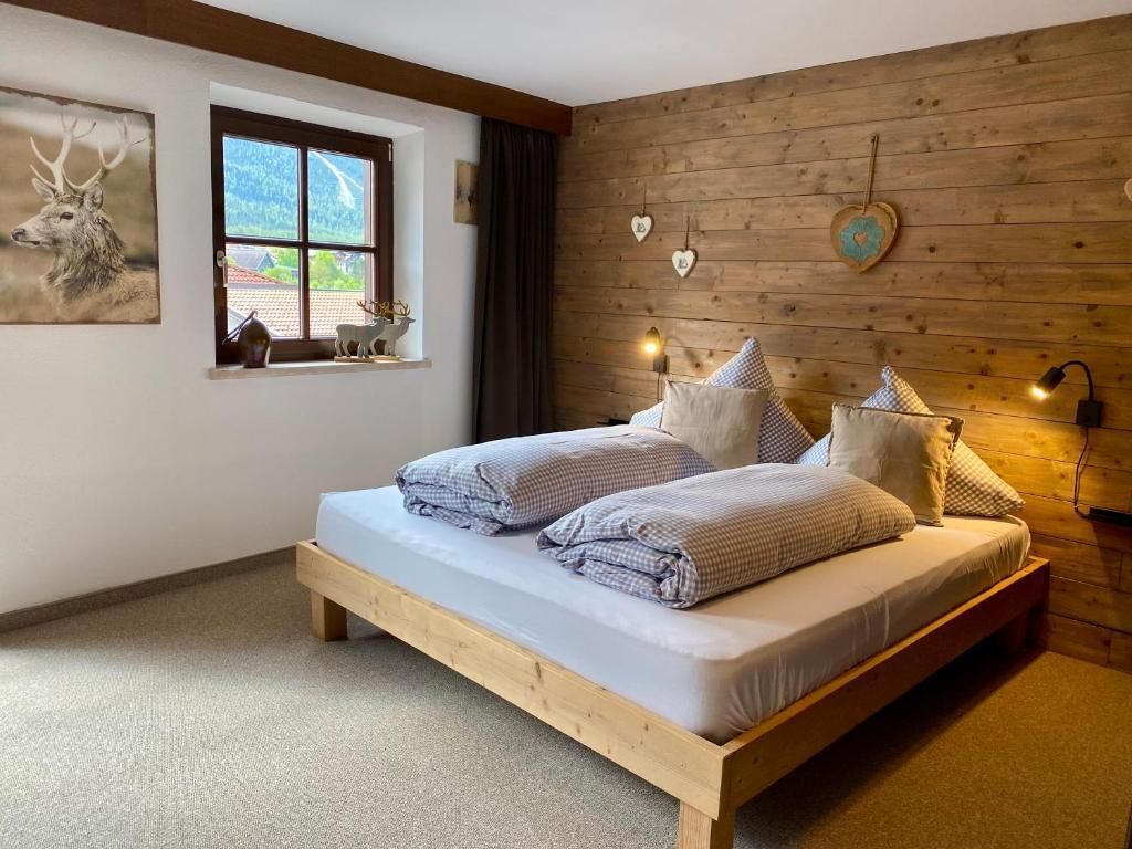 Neljän hengen perhehuone, parveke, näköala puutarhaan