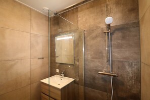 House | Bilik Mandi