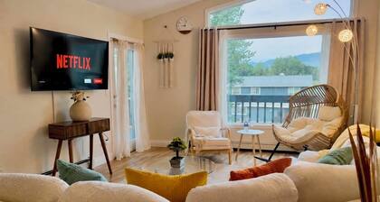 3BR Premium Home with Mountain Views Near Airport Sleeps 6