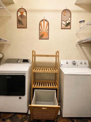 Interior - 3BR Luxury Home with Mountain Views Near Airport Sleeps 6 (Anchorage)