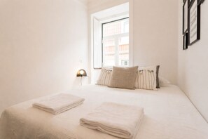Iron/ironing board, WiFi, bed sheets - Sunlit Two-Bedroom Retreat in Central Lisbon (Lisboa)