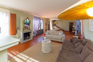 Living area - Exclusive Villa with two Pools and private garden (Capannori)