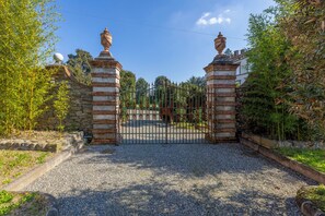 Property grounds - Exclusive Villa with two Pools and private garden (Capannori)