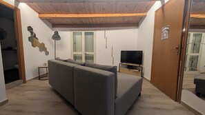 Living area - Modern 2-Bedroom flat with Balcony & Scicli View (scicli)