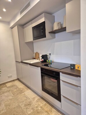 Private kitchen - 3-bedroom apartment Hyper Cannes (Cannes)