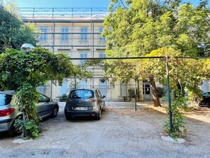 Property grounds - Duplex (Parking-Balneo-Netflix-Self-contained entrance) (Avignon)