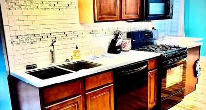 Downtown 2BR Sleeps 8 Historic 1911