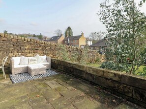 Property grounds - 2 Knoll Mount (Matlock)