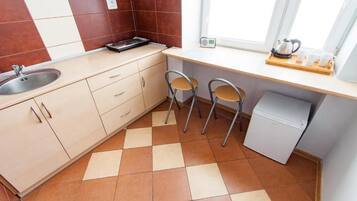 Triple Room, City View | Private kitchen