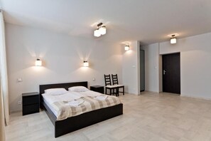 Comfort Apartment, City View | Blackout drapes, iron/ironing board, free WiFi - Avion Hotel (Świdnik)