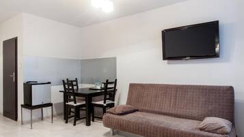 Comfort Apartment, City View | Living area