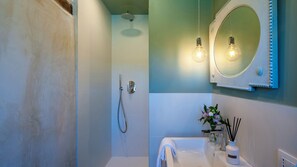 Shower, hair dryer, bidet, towels - Casa Sant'Elia 7+3, Emma Villas (Filottrano)