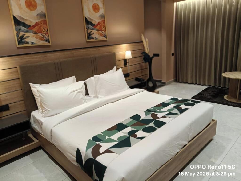 Ropa de cama de alta calidad y minibar con artículos gratuitos 