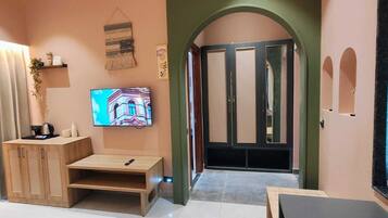Premium bedding, free minibar, individually furnished