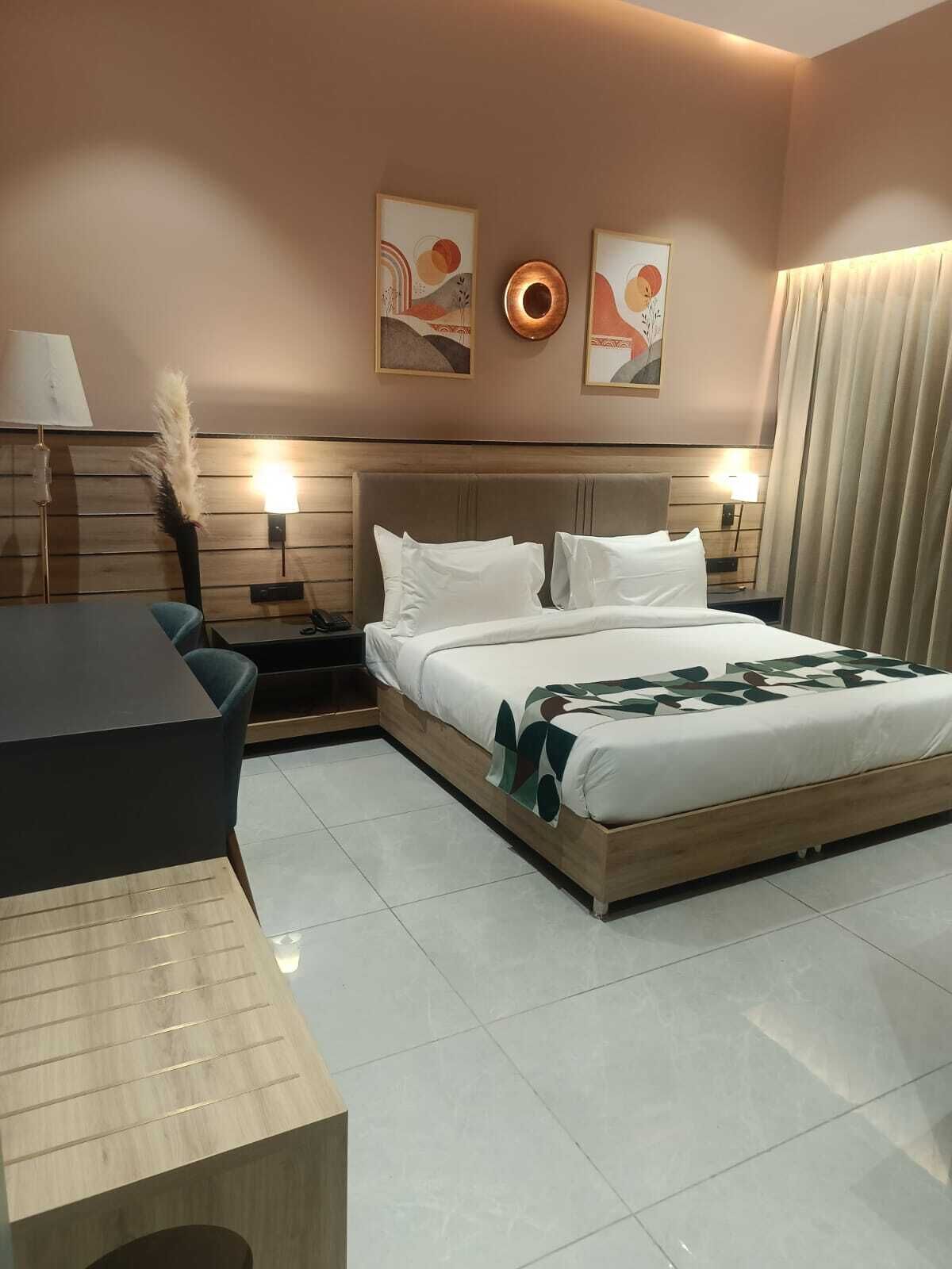 Ropa de cama de alta calidad y minibar con artículos gratuitos 