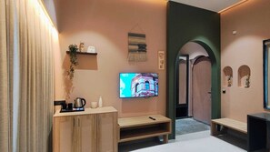 Premium bedding, free minibar, individually furnished - Moustache Select Rishikesh Mohanchatti (Sinduri)
