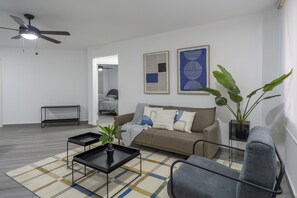 Smart TV - PH Excelsior – Modern 2BR Apartment with Pool and Terrace in Panamá City 3A (Ciudad de Panamá)