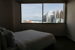2 bedrooms, iron/ironing board, free WiFi, bed sheets - PH Excelsior - Modern Apartment with Pool, Terrace & Prime Obarrio Location 10B (Ciudad de Panamá)