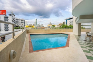 Outdoor pool - PH Excelsior - Modern Apartment with Pool, Terrace & Prime Obarrio Location 10B (Ciudad de Panamá)