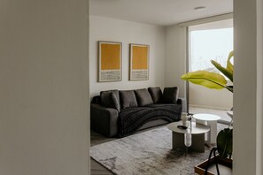 Smart TV - PH Excelsior - Modern 2BR Apt with Pool & Terrace in Panama City 11C (Ciudad de Panamá)