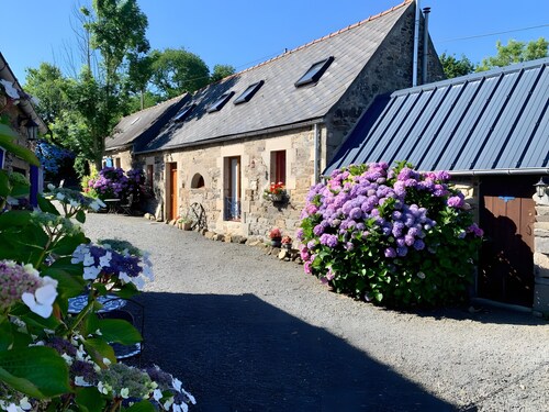 Gîte Rose - Pen Ar Voas Gîtes : terrasse privée, jardin commun et Wi-Fi