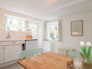 Dishwasher, cookware/dishes/utensils - Pigwig Cottage (Matlock)