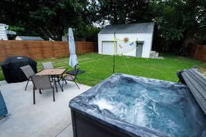 Outdoor dining - Beachy Hot Tub Haven (Norfolk)