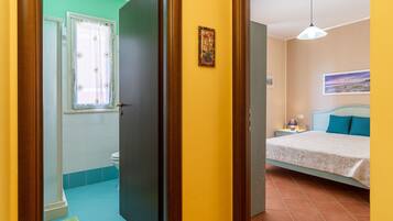1 habitación, wifi y ropa de cama