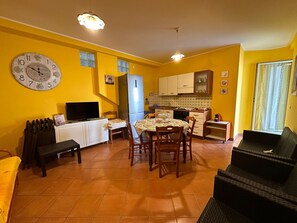 Living area - Apartment 'Plutone with Sea View Terrace', Wi-Fi and Air Conditioning (Portopalo di Capo Passero)