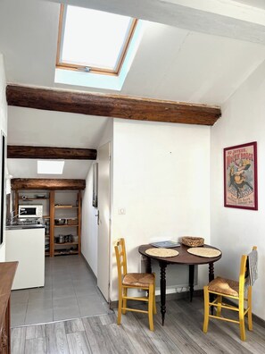 Dining - 5 minutes' walk from the town center (Sète)