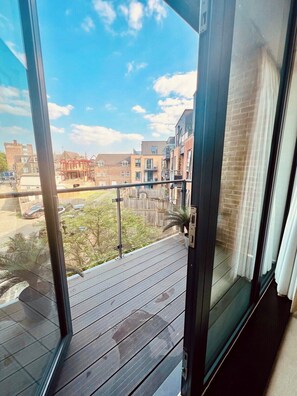 Interior - Prime Balham Balcony Apartment (Greater London)