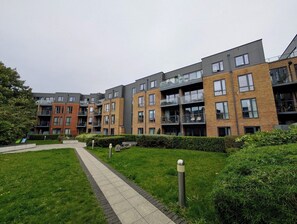 Exterior - Prime Balham Balcony Apartment (Greater London)