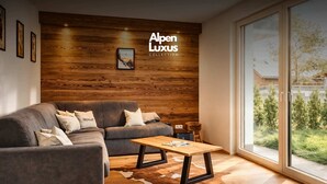 TV, offices - ZWEITE HEIMAT – Cozy Apartment with Garden (Fügen)