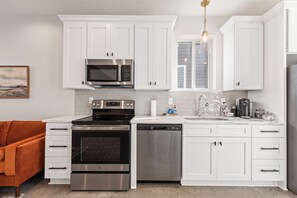 Luxury Townhome, 2 Bedrooms, Patio | Private kitchen - Crawfish House (Youngsville)