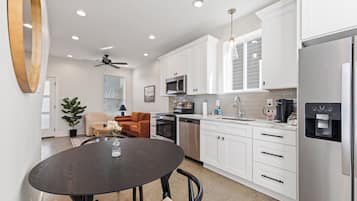 Casa adosada de lujo, 2 habitaciones, patio | Cocina privada